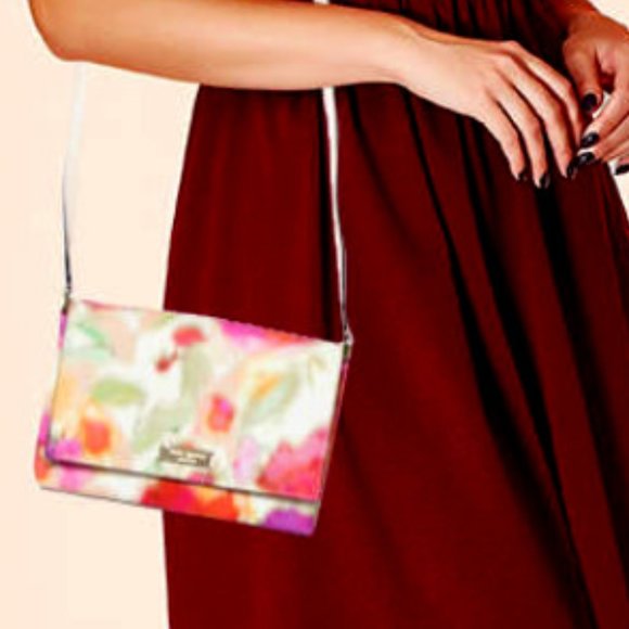 kate spade Handbags - Kate Spade Crossbody "EUC"